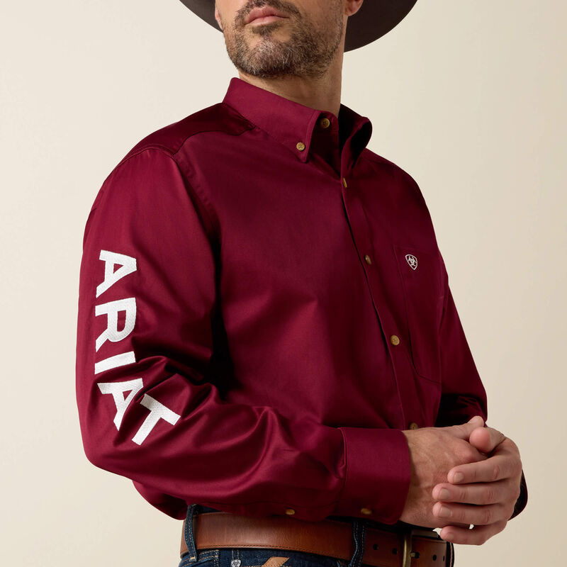 Ariat Chemise classique coupe régulière en twill avec logo d’équipe Bourgogne Homme