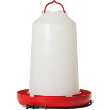 Découvrez notre abreuvoir à volaille chauffant de 3 gallons, idéal pour maintenir l'eau à une température agréable. Parfait pour les éleveurs, il offre une grande capacité et un design pratique. Assurez le bien-être de vos volailles toute l'année !