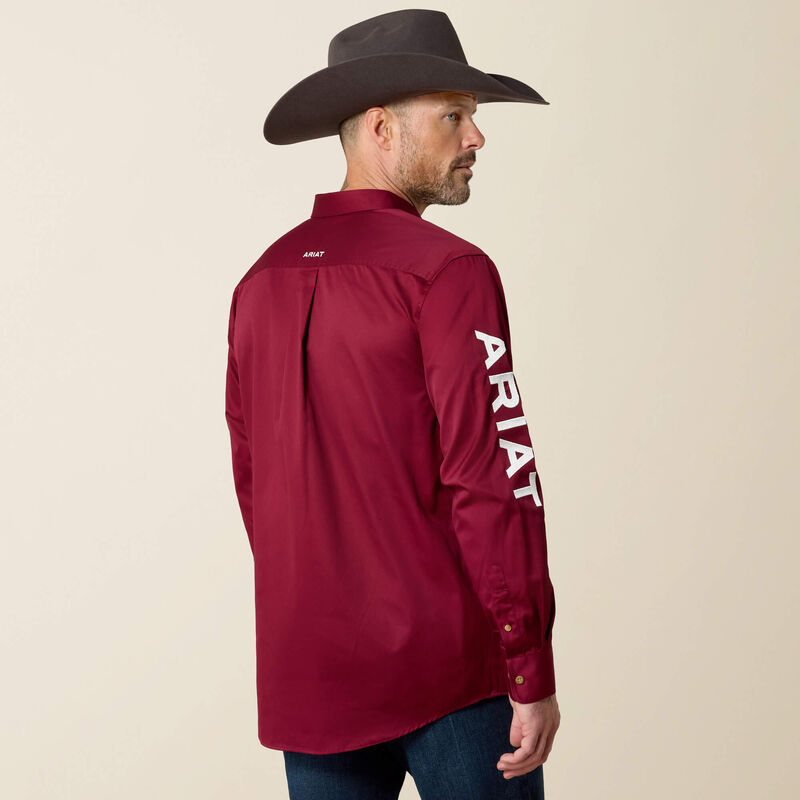 Ariat Chemise classique coupe régulière en twill avec logo d’équipe Bourgogne Homme