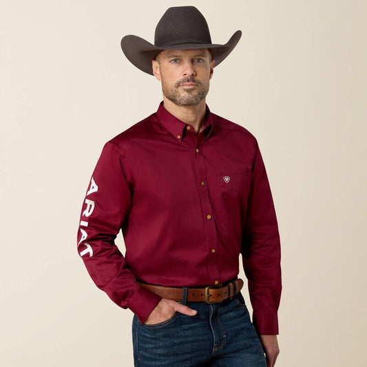 Ariat Chemise classique coupe régulière en twill avec logo d’équipe Bourgogne Homme