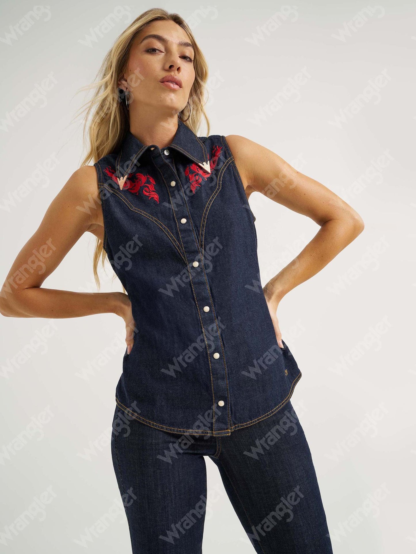 Chemise western en jean brodée Wrangler® X Lainey Wilson - Denim foncé