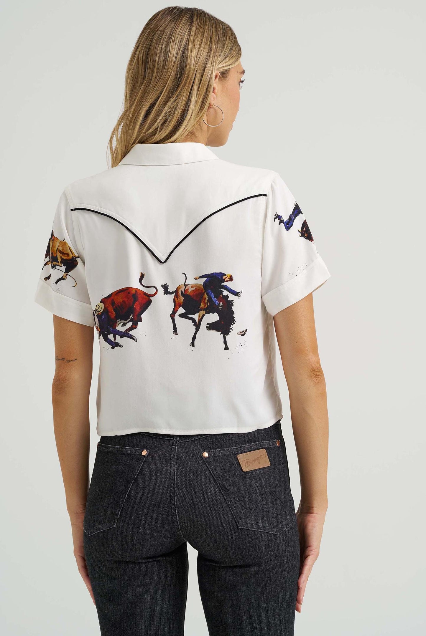 Wrangler Chemise Lainey Wilson Rodeo Camp pour femme – blanche