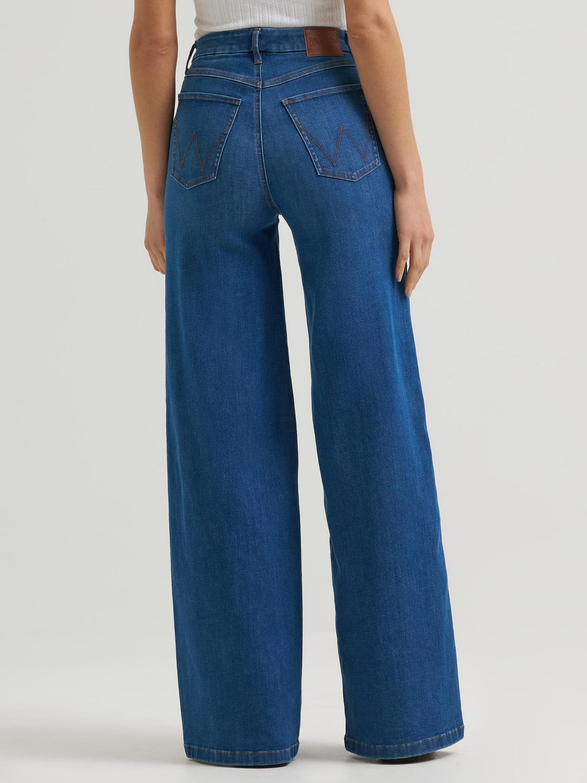 Wrangler® a fait un jean à jambes larges sur mesure - Vienne